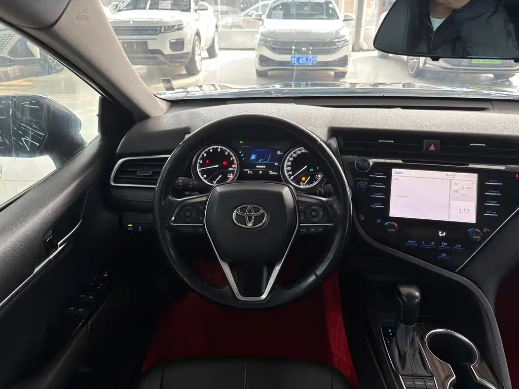 Toyota Camry 2019 — фото 9
