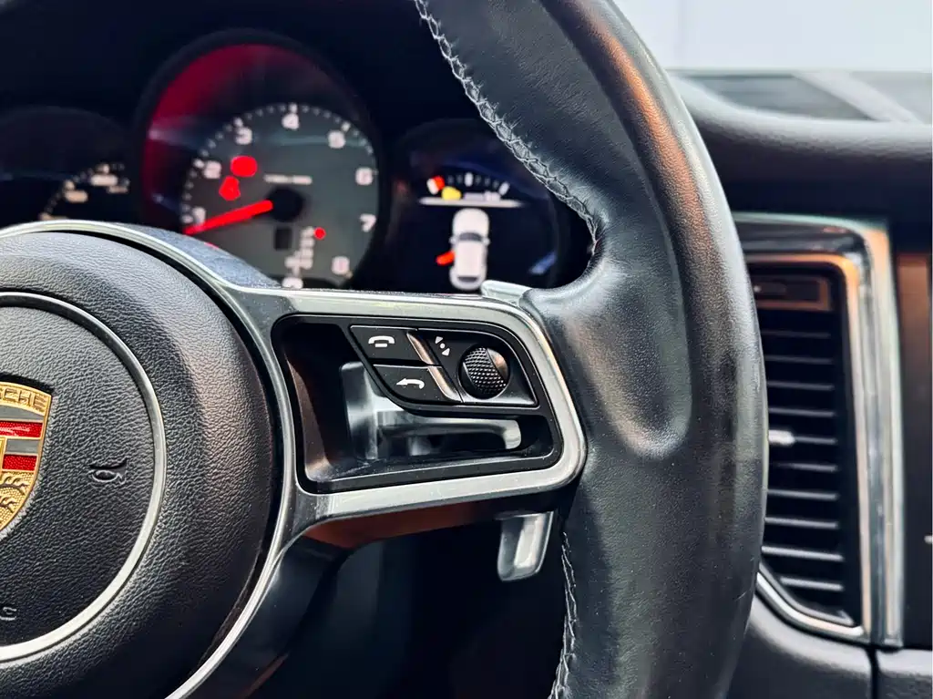 Porsche Macan 2016 — фото 20