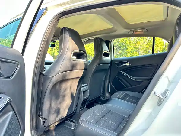 Mercedes-Benz GLA 2015