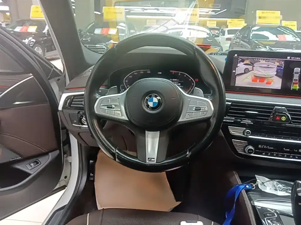 BMW 5 Series 2023 — фото 11