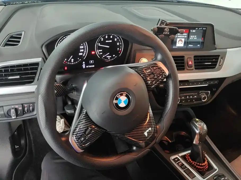 BMW 1 Series 2018 — фото 12