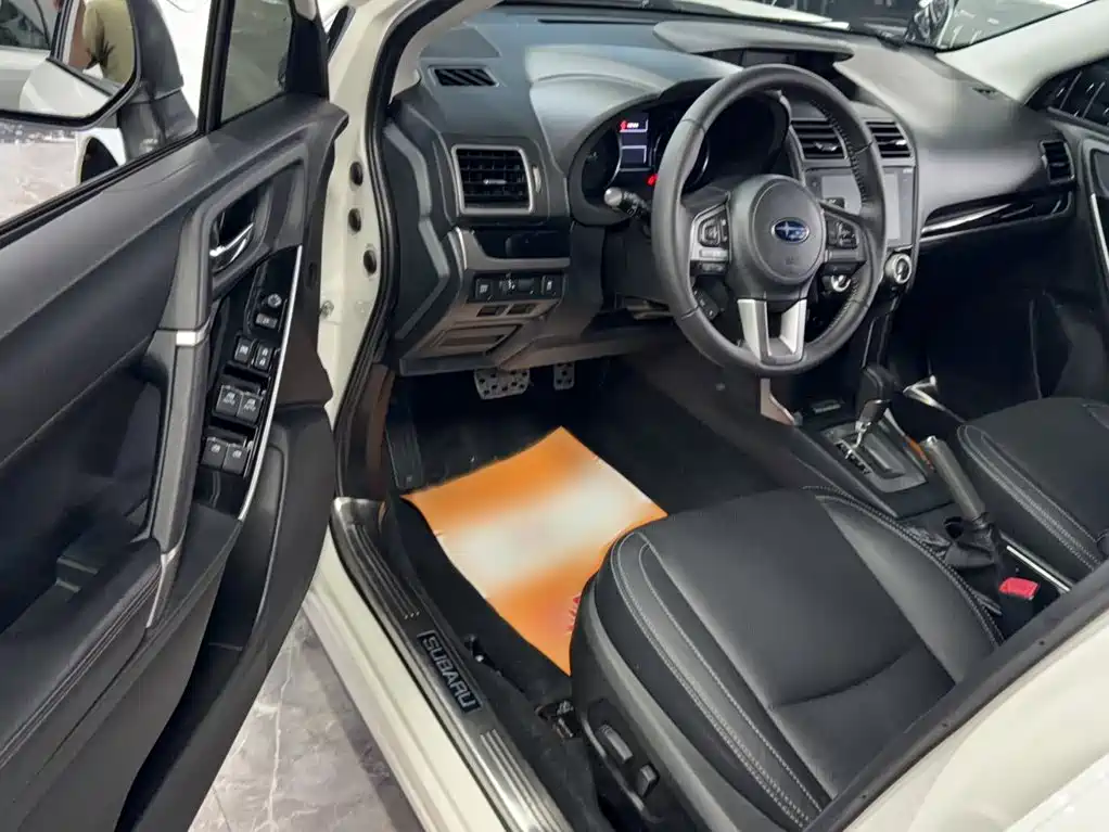 Subaru Forester 2018 — фото 12