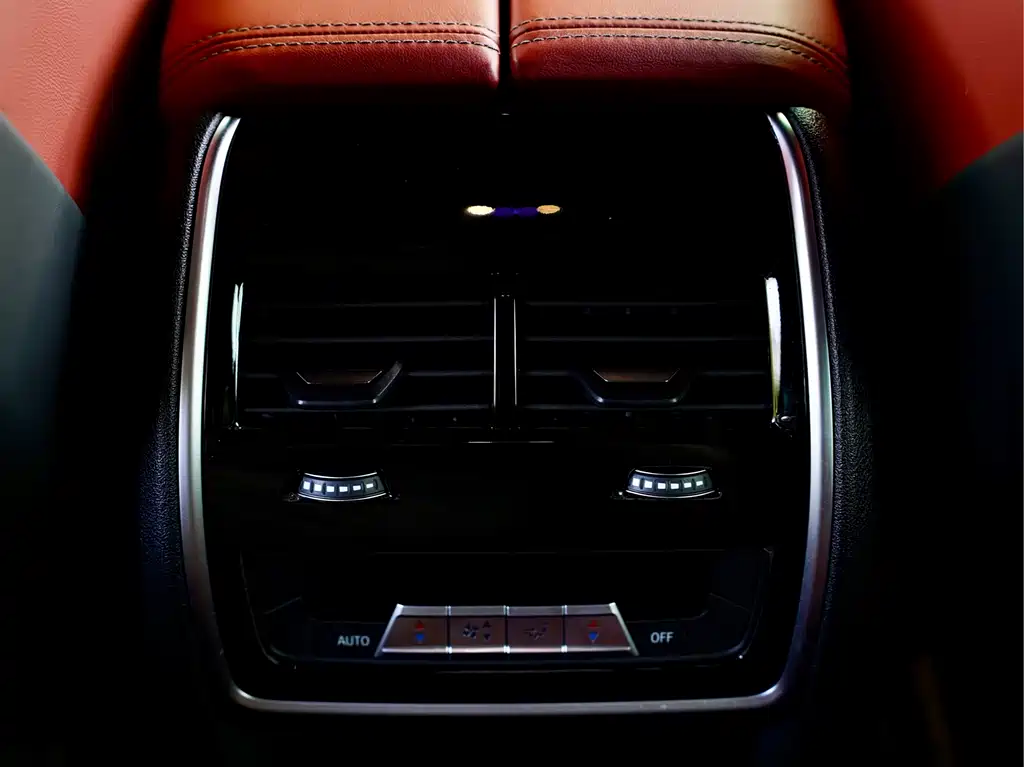 BMW X6 M 2022 — фото 12