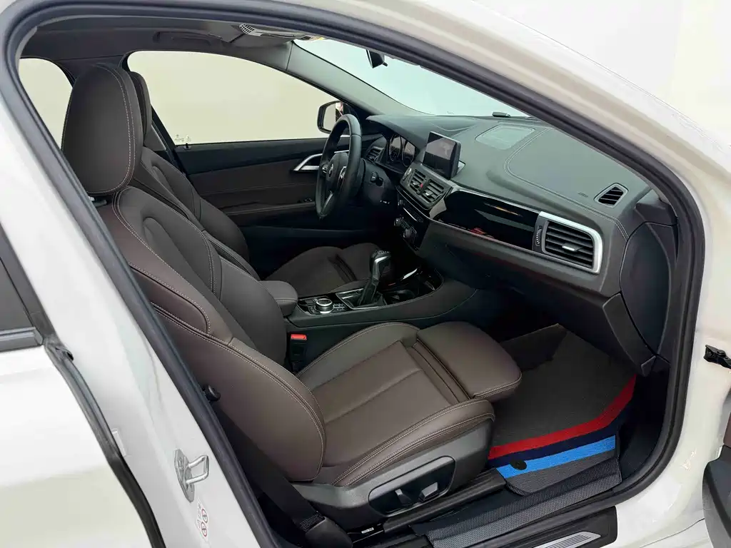 BMW 1 Series 2019 — фото 18