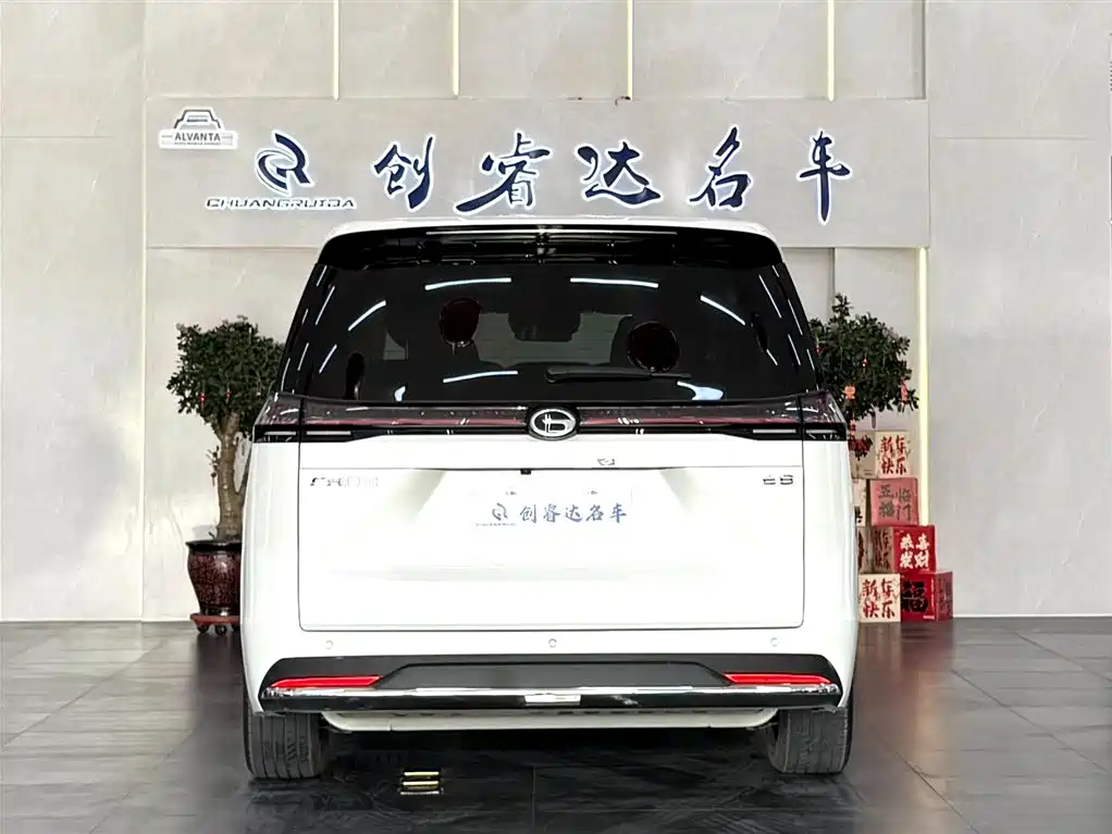 GAC Motor E8 PHEV 2025 — фото 3