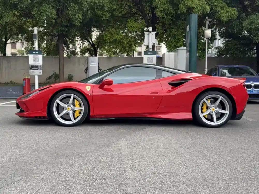 Ferrari F8 2022 — фото 15