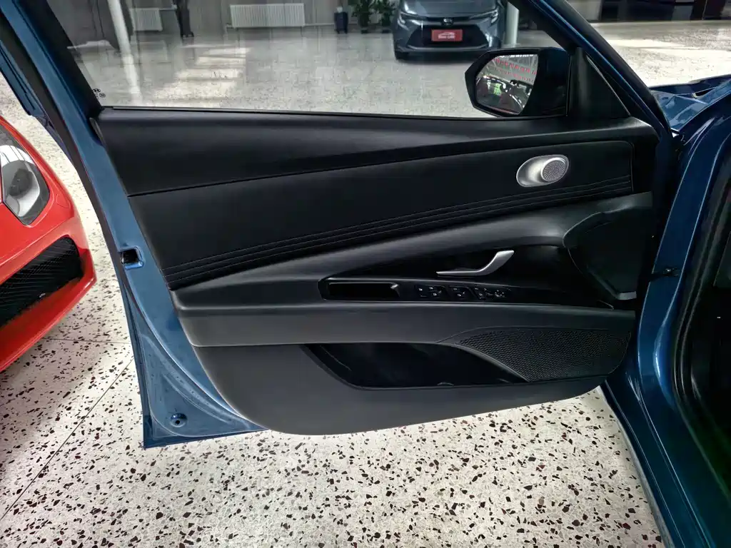 Hyundai Elantra 2022 — фото 14