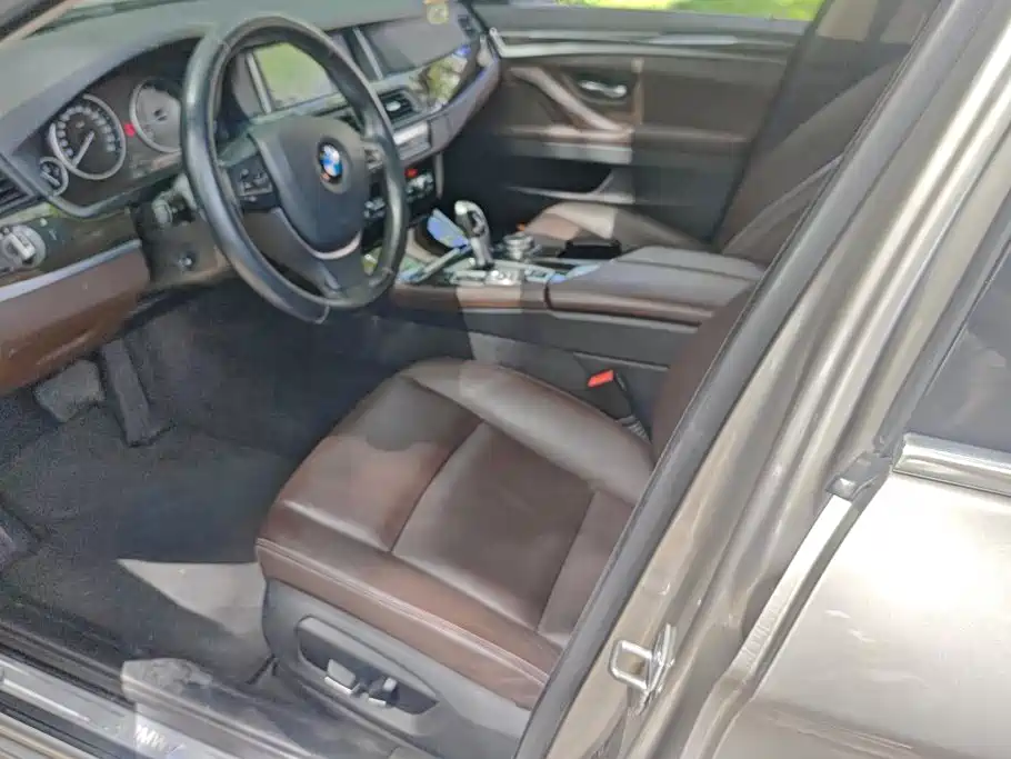 BMW 5 Series 2018 — фото 9