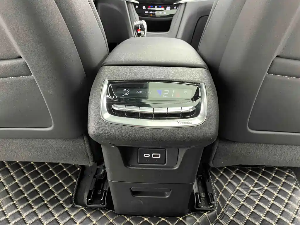 Cadillac XT6 2019 — фото 16