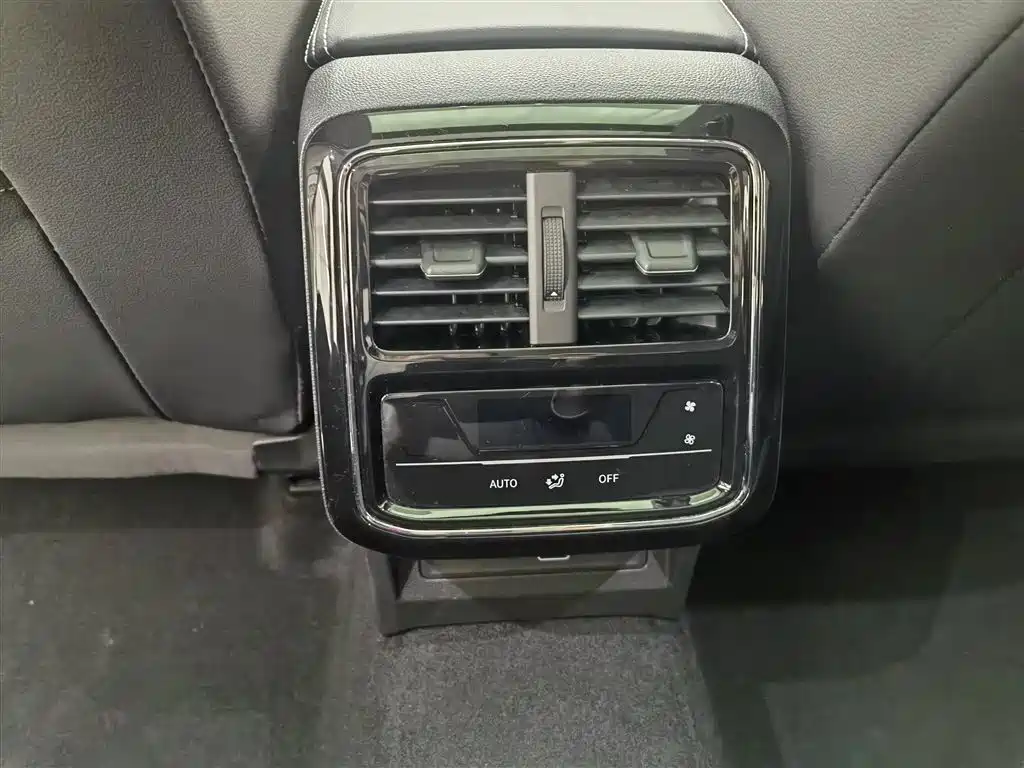 Volkswagen Passat New Energy 2022 — фото 18