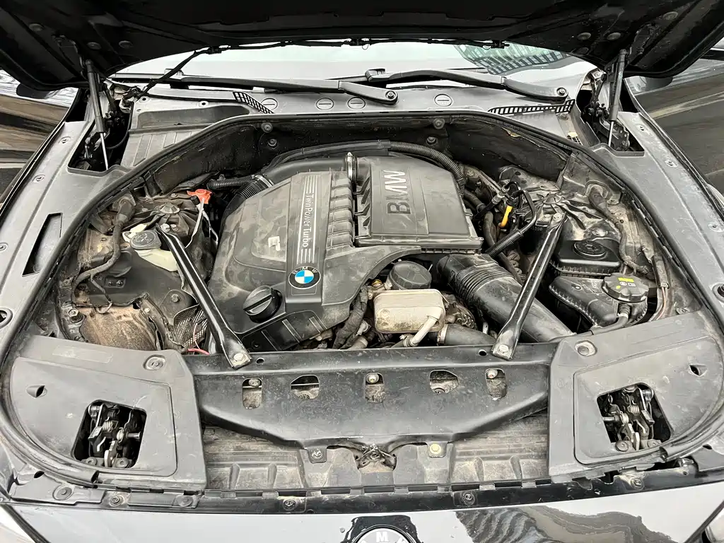 BMW 5 Series GT 2010 — фото 29