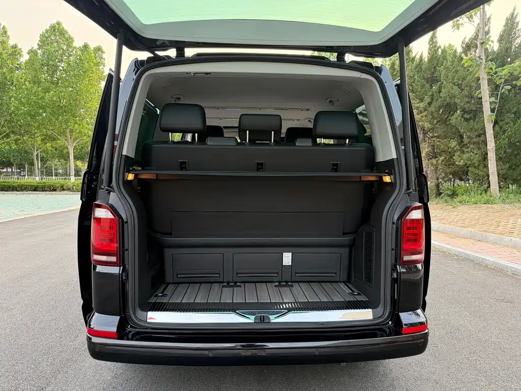 Volkswagen Multivan 2019 — фото 24