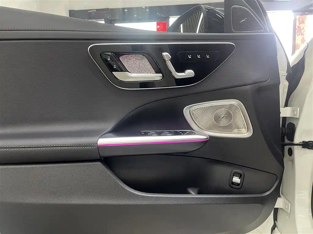 Mercedes-Benz C-Class 2025 — фото 11