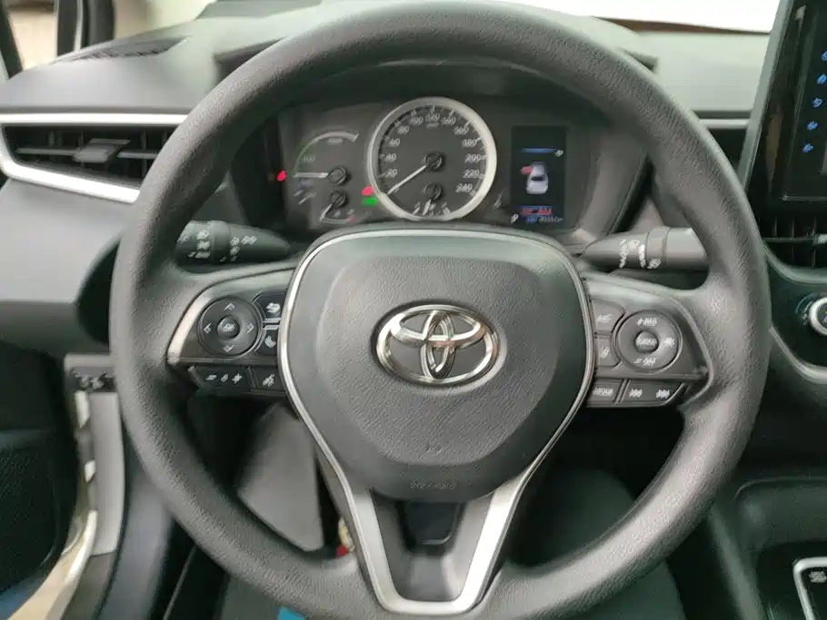 Toyota Corolla 2023 — фото 15