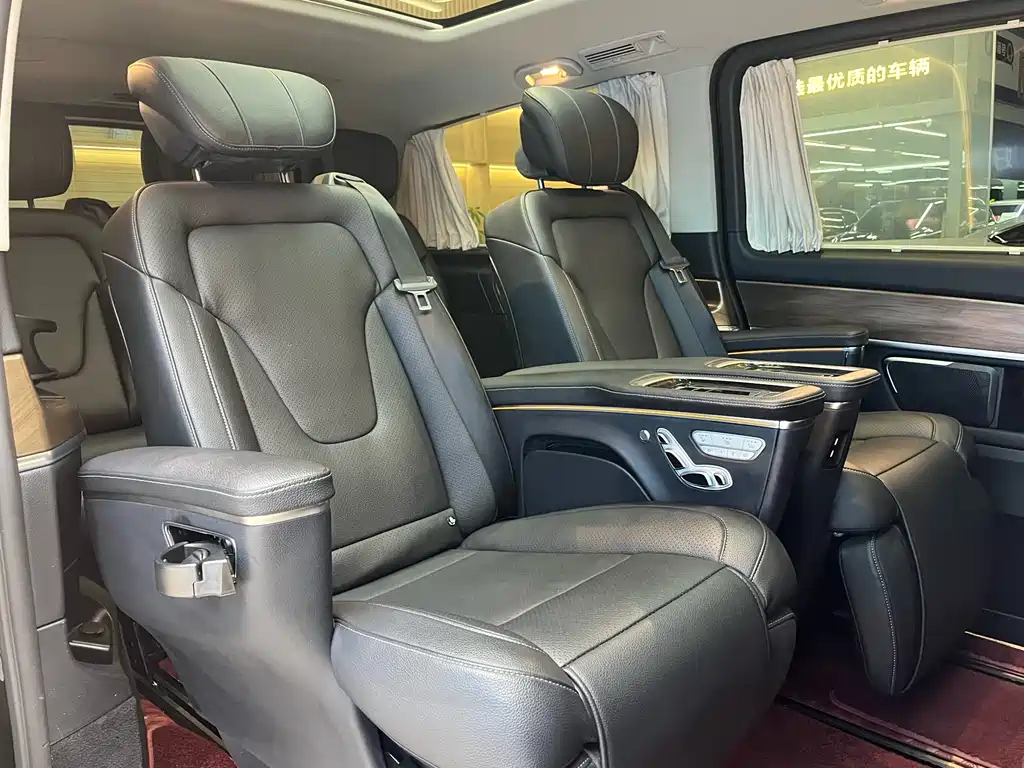 Mercedes-Benz V-Class 2021 — фото 13