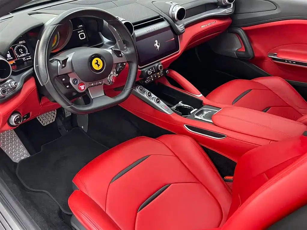Ferrari GTC4Lusso 2019 — фото 10