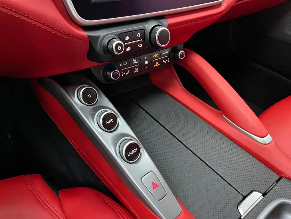Ferrari GTC4Lusso 2019 — фото 17