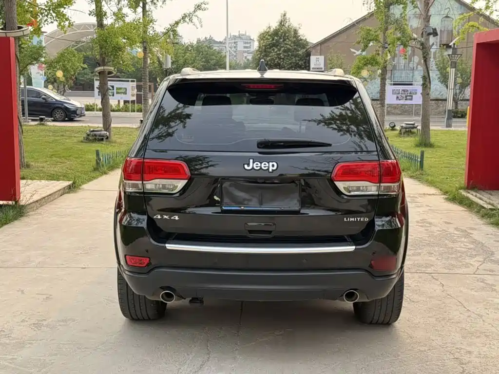 Jeep Grand Cherokee 2018 — фото 25
