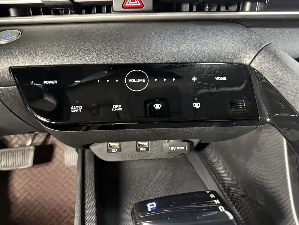 Hyundai Elantra 2023 — фото 19