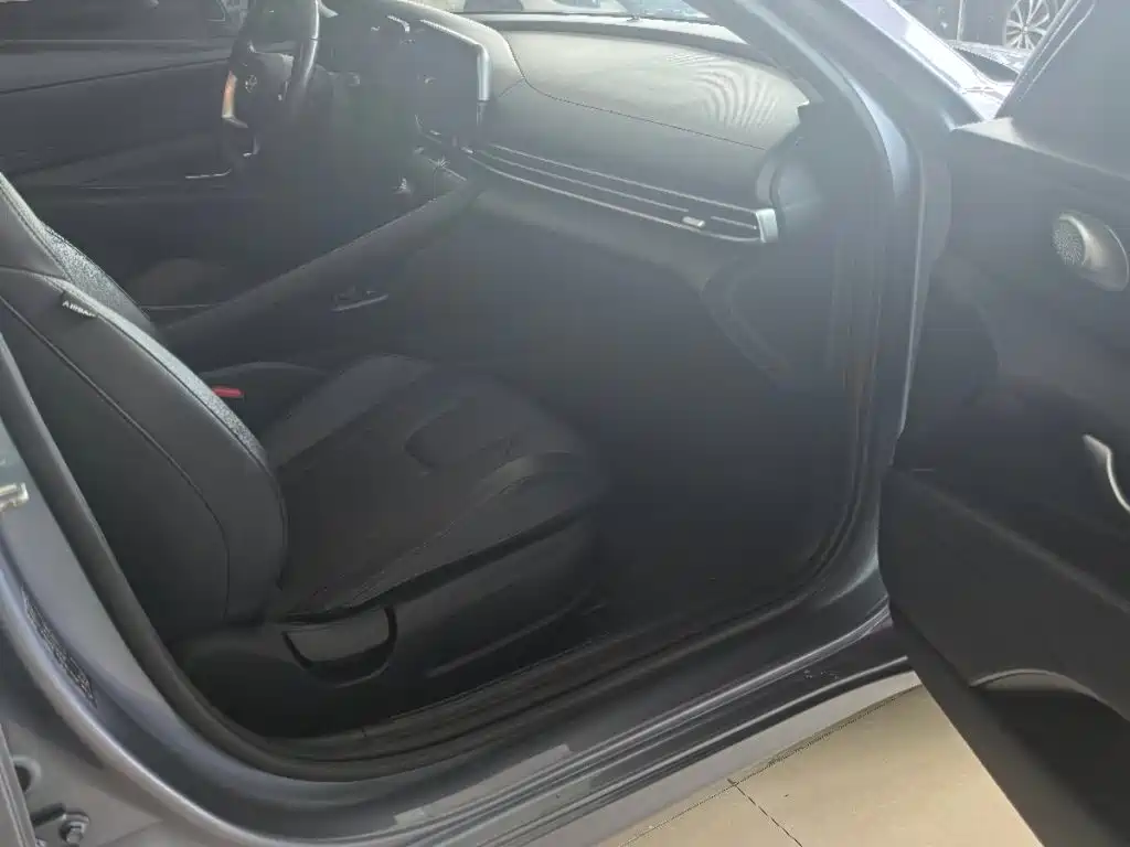 Hyundai Elantra 2023