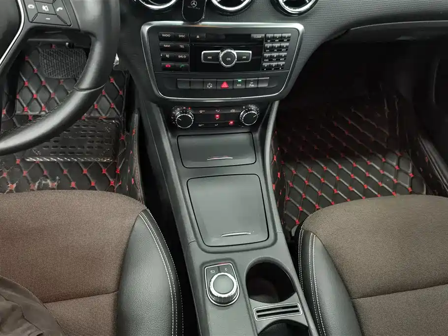 Mercedes-Benz A-Class 2014 — фото 16
