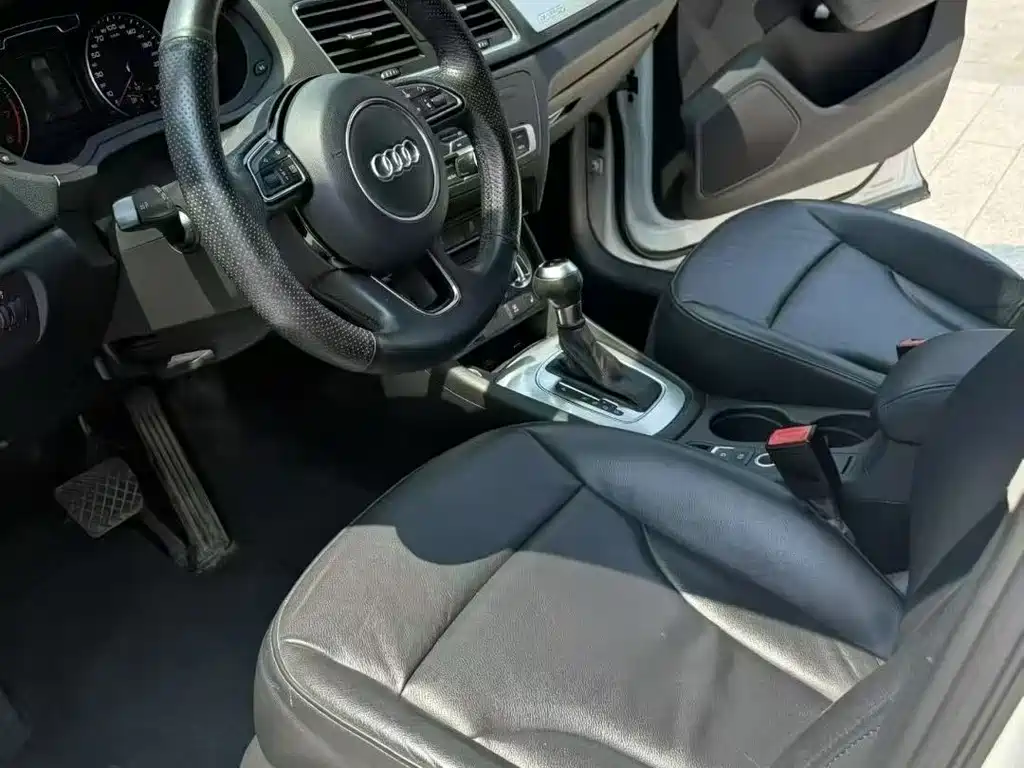 Audi Q3 2015 — фото 8