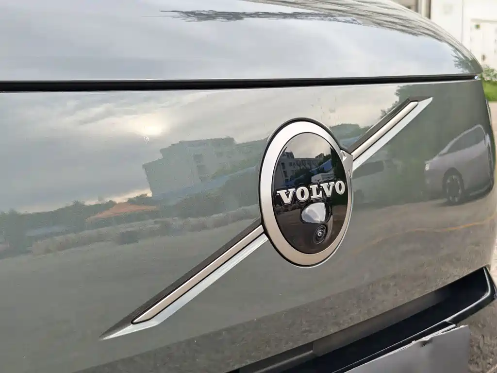 Volvo XC70 Plug-In Hybrid 2025 — фото 12