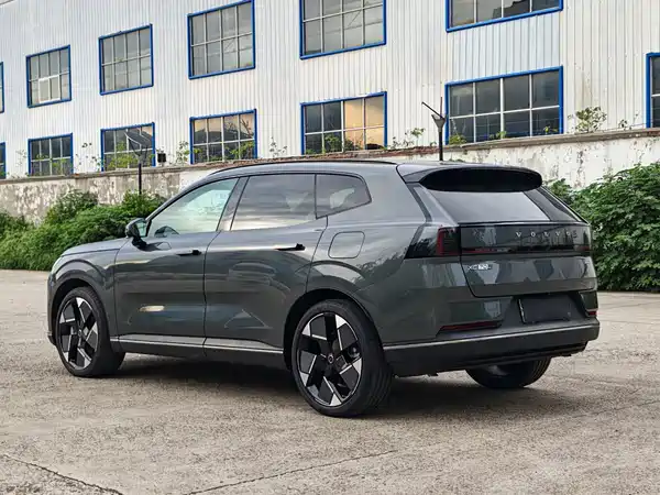 Volvo XC70 Plug-In Hybrid 2025