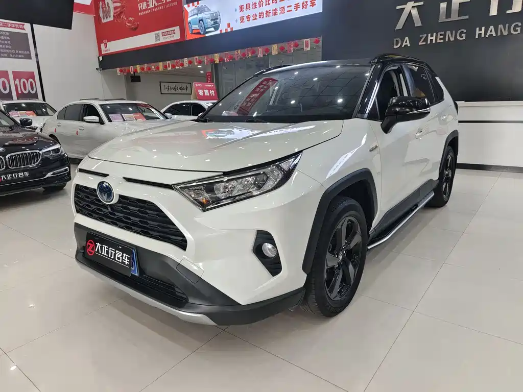 Toyota RAV4 2020 — фото 1