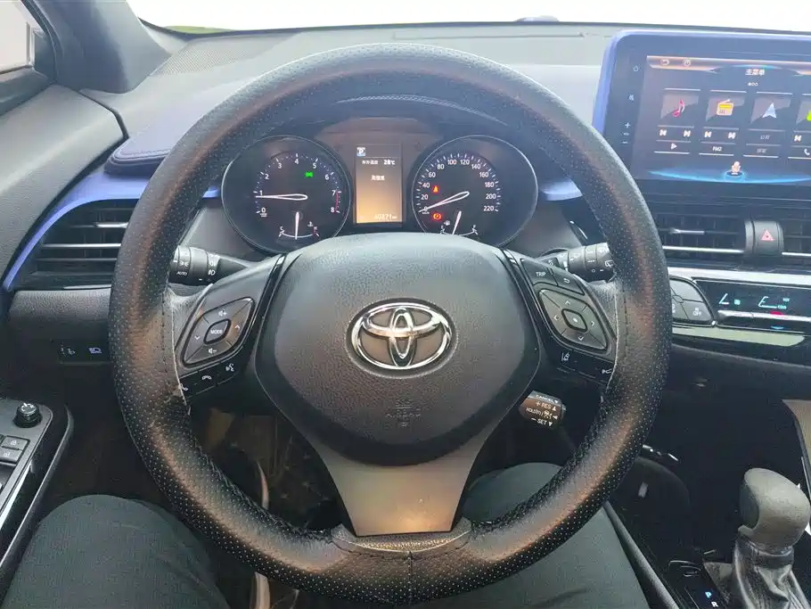Toyota C-HR 2019 — фото 15