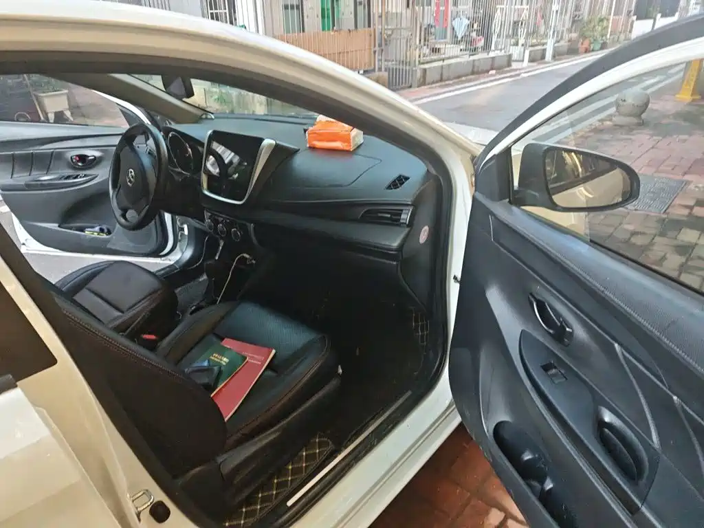 Toyota Yaris L 2019 — фото 21