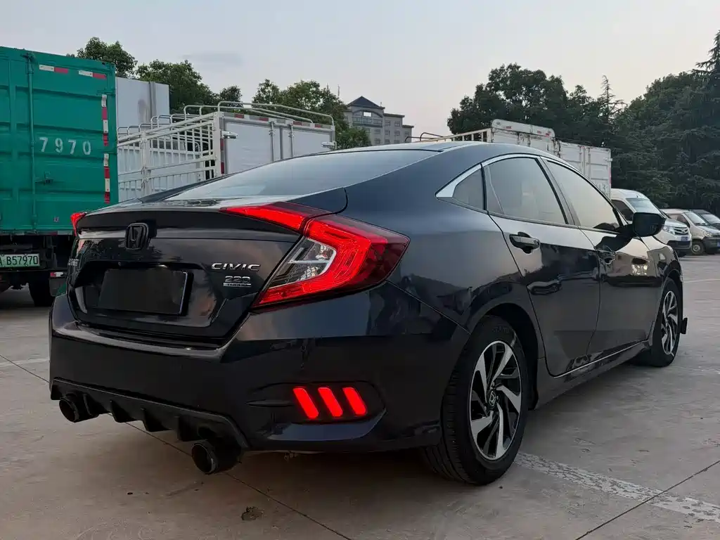 Honda Civic 2018 — фото 13