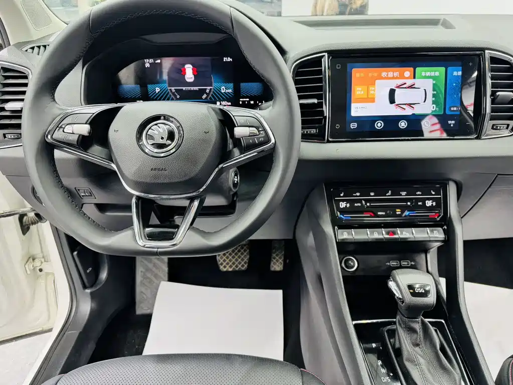 Skoda Karoq 2023 — фото 8