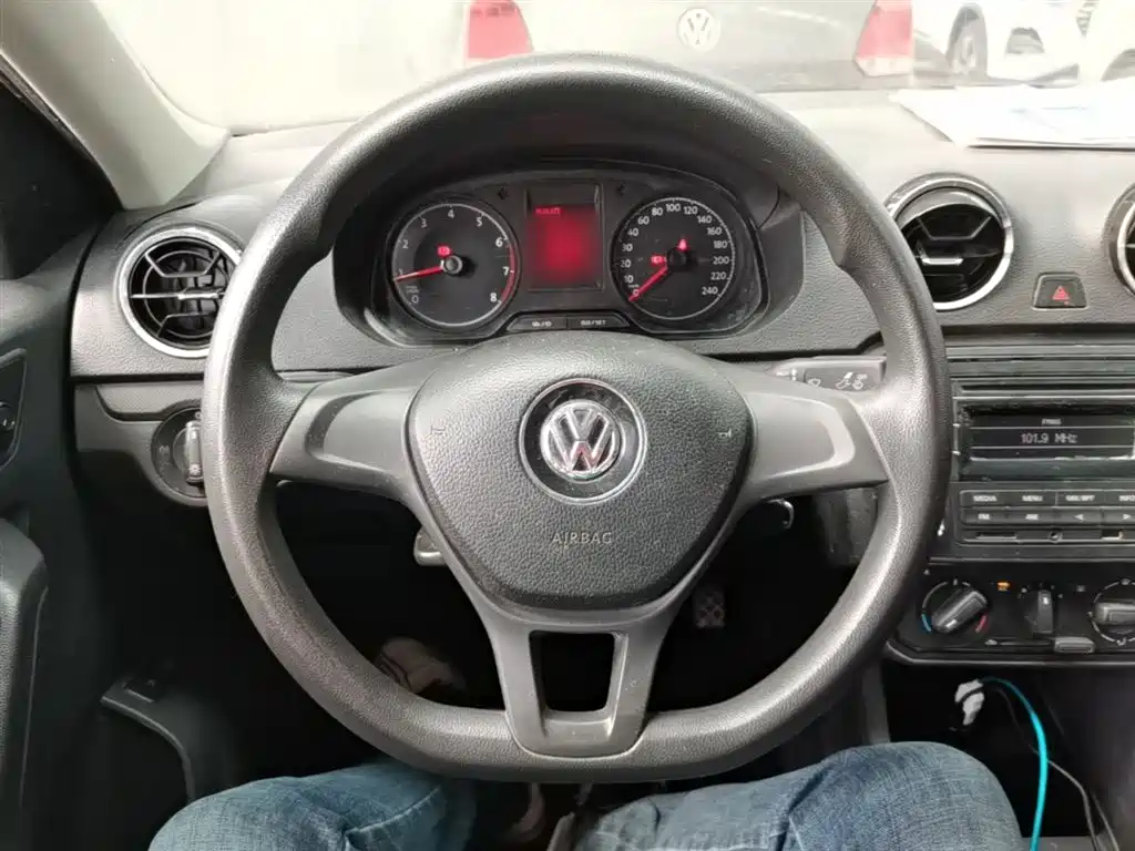 Volkswagen Jetta 2018 — фото 11