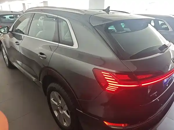 Audi e-tron 2026
