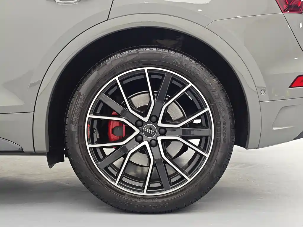 Audi SQ5 2022 — фото 19