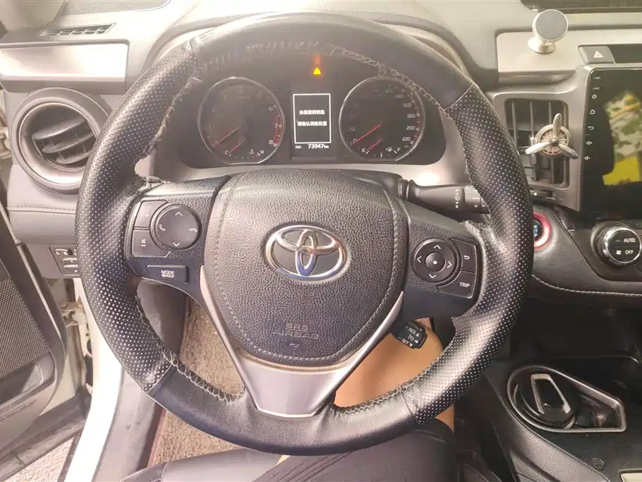 Toyota RAV4 2017 — фото 15