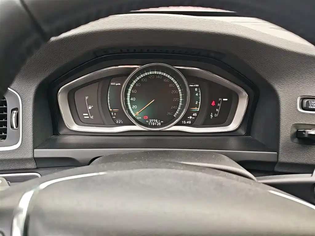 Volvo S60 2018 — фото 12
