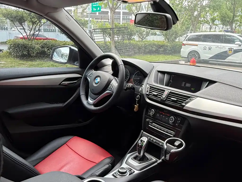 BMW X1 2014 — фото 23