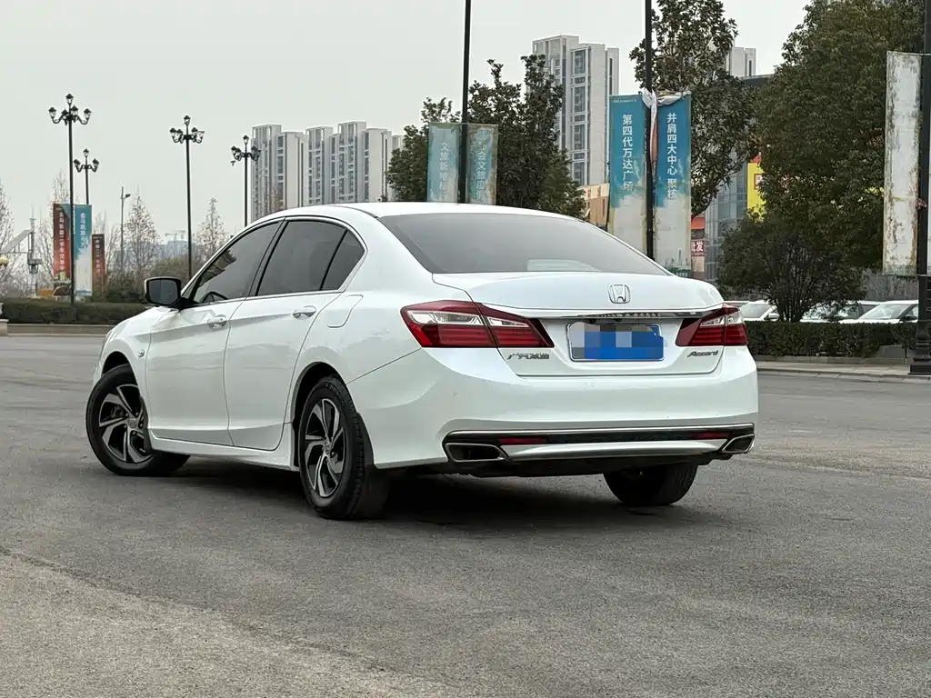 Honda Accord 2017 — фото 11