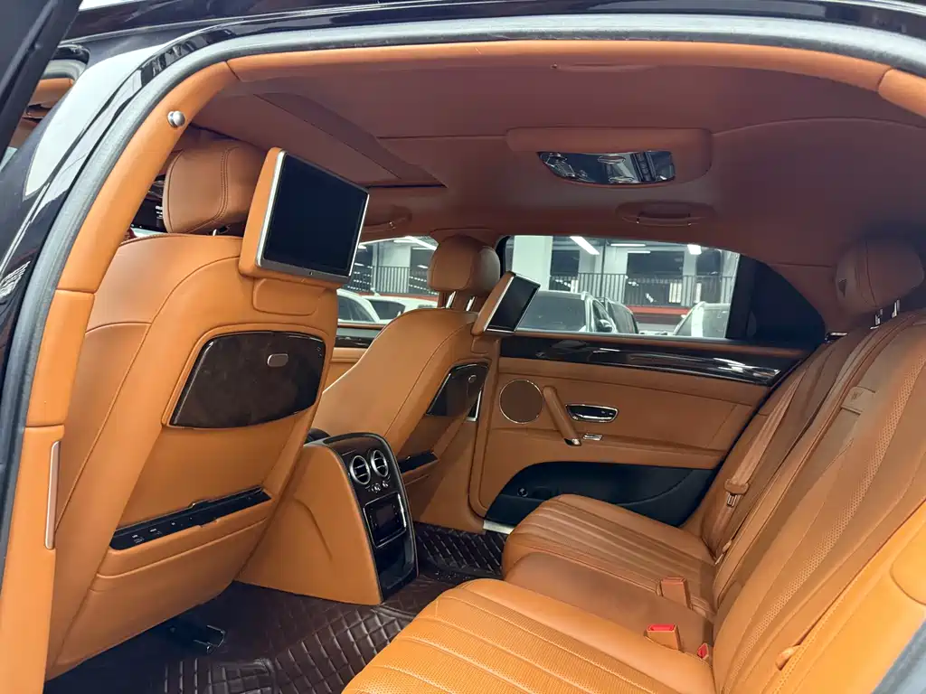 Bentley Flying Spur 2015 — фото 8