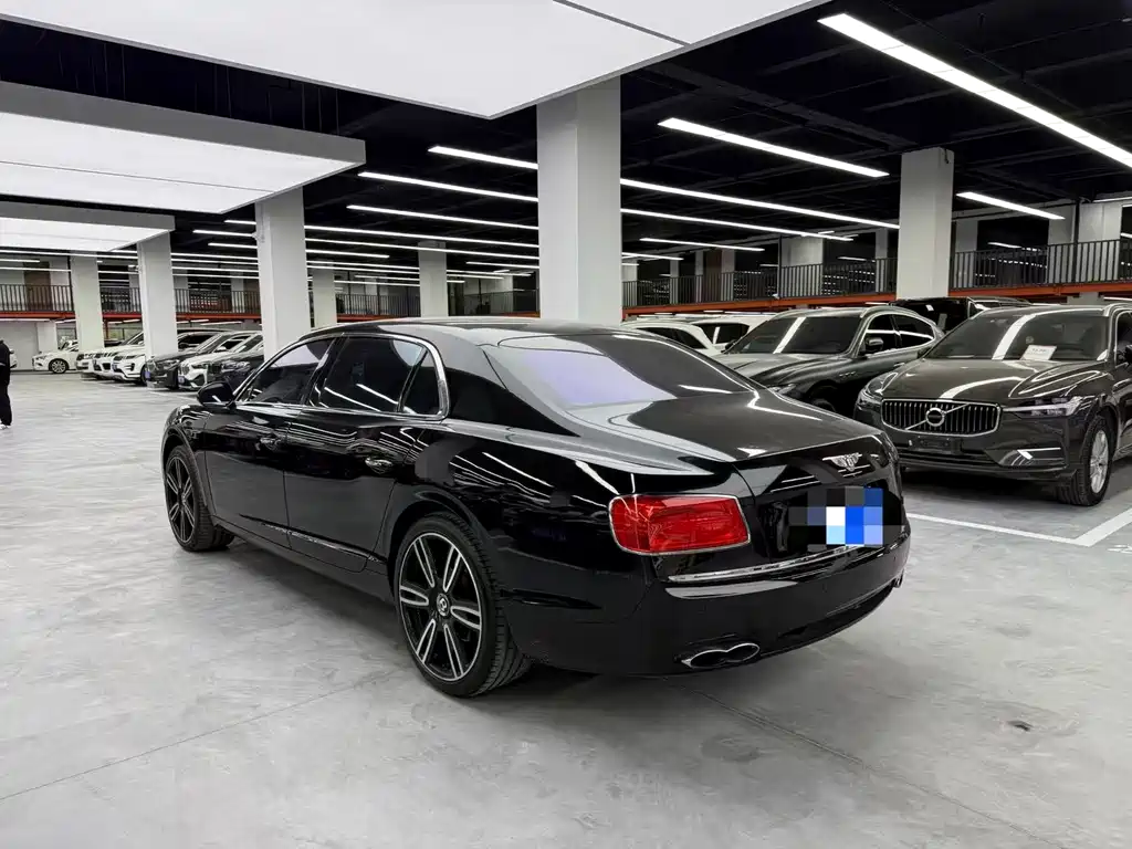 Bentley Flying Spur 2015 — фото 17