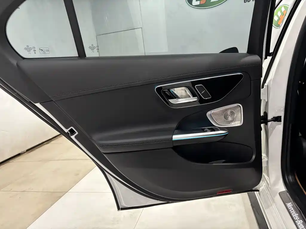 Mercedes-Benz C-Class 2025 — фото 22