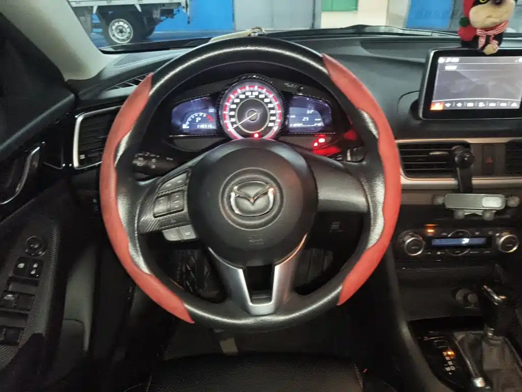 Mazda 3 Angkesela 2015