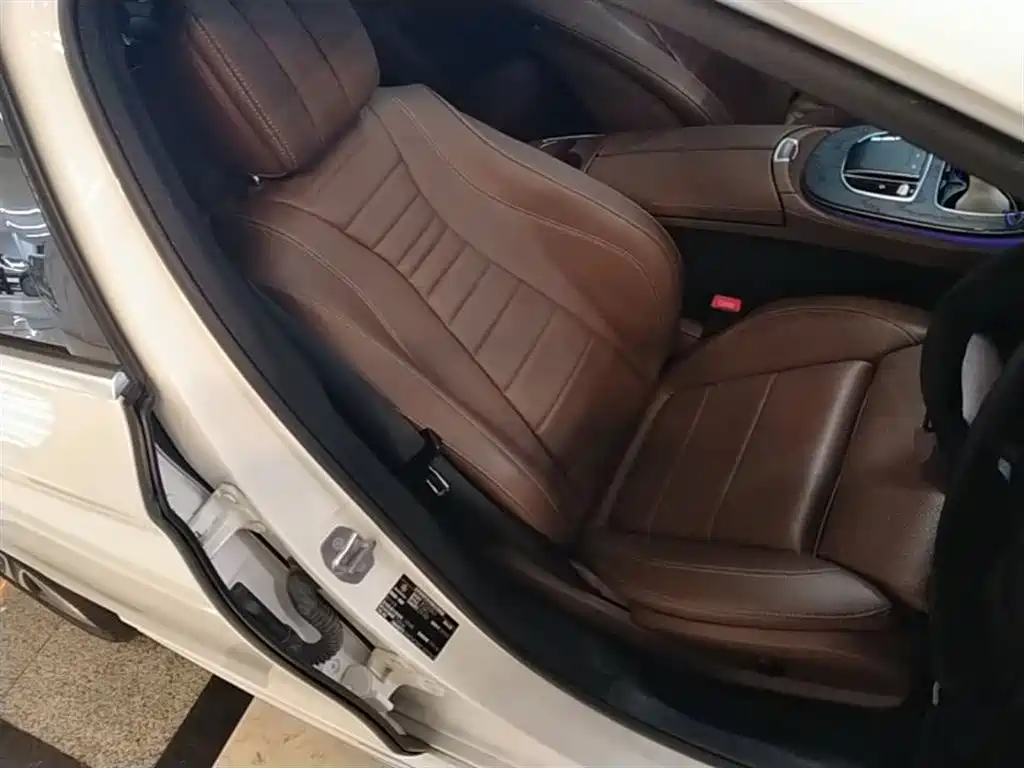 Mercedes-Benz E-Class 2019 — фото 25