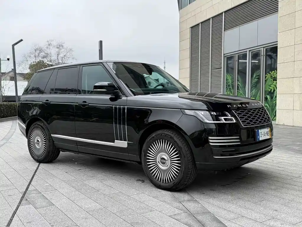 Land Rover Range Rover 2022 — фото 1