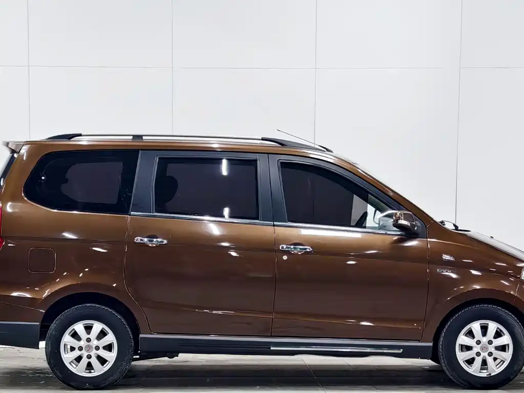 Wuling Hongguang 2014 — фото 8