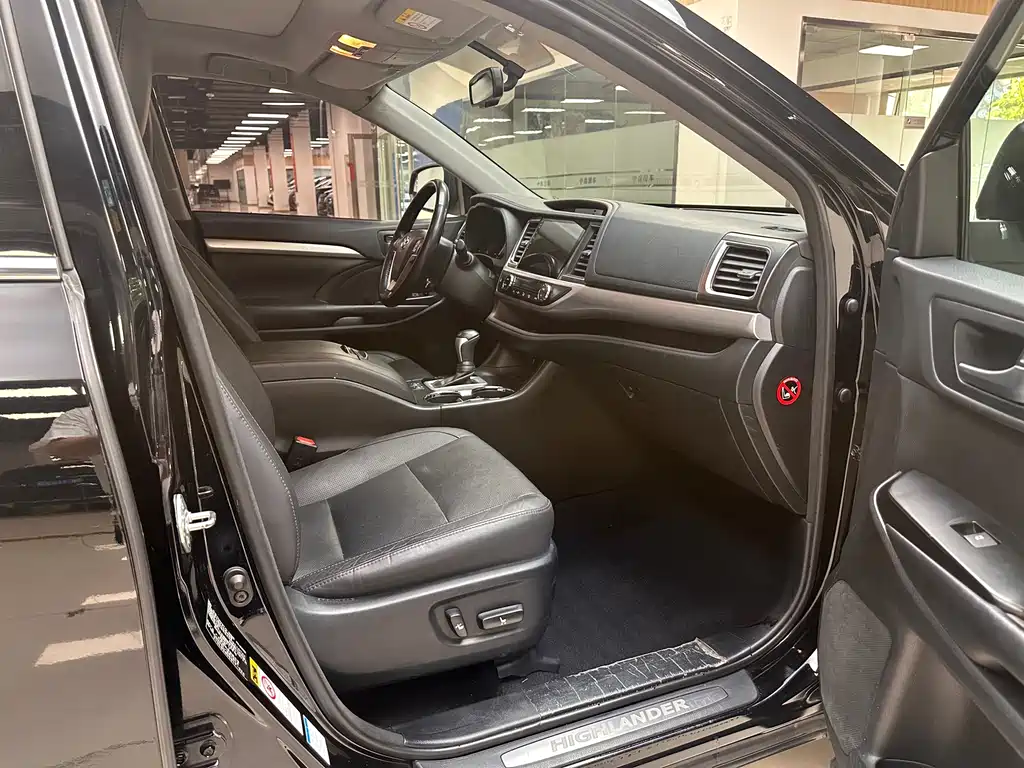 Toyota Highlander 2018 — фото 10