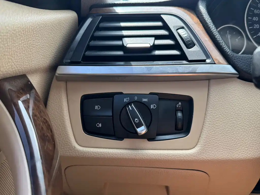 BMW 3 Series 2013 — фото 16