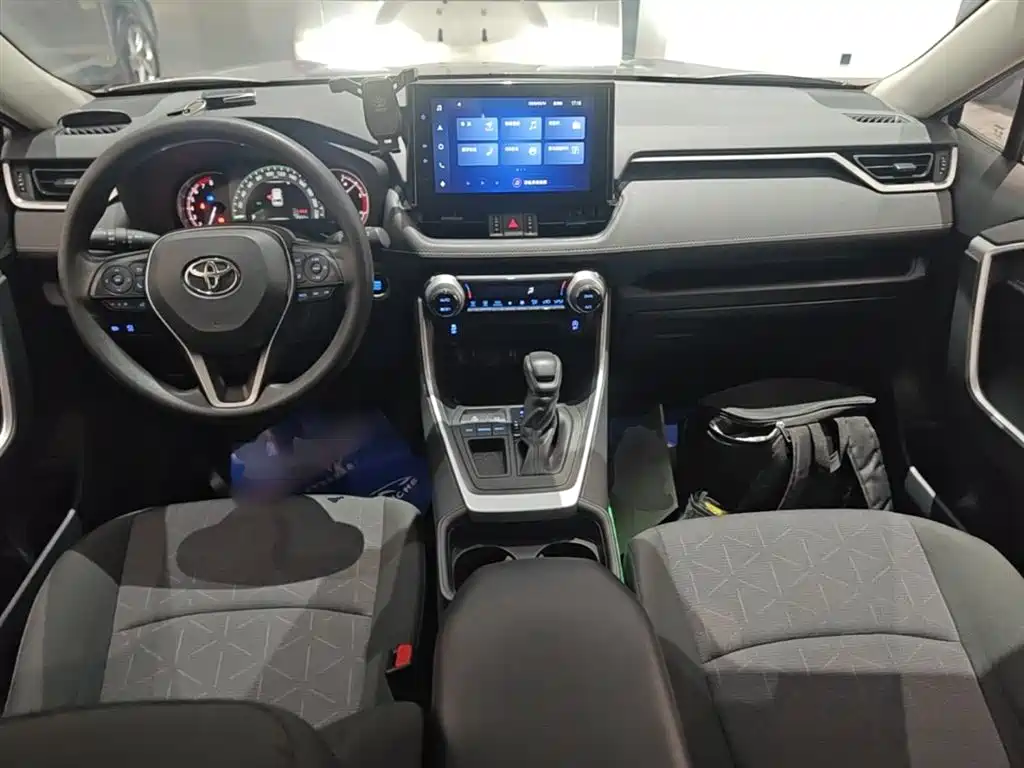 Toyota RAV4 2021 — фото 10